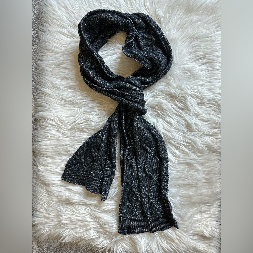 Old Navy cozy cable knit scarf